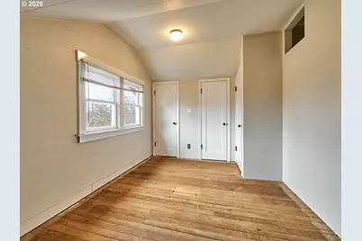 216 S James St, Silverton, OR 97381 - Photo 16