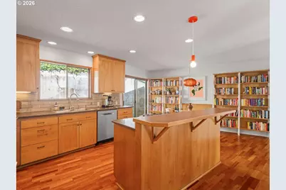 2345 NE Ridgewood Dr, Portland, OR 97212 - Photo 14