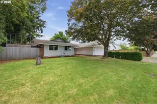 1360 SW 2nd St, McMinnville, OR 97128 - Photo 2