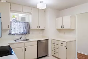 17650 NW Rolling Hill Ln, Beaverton, OR 97006 - Photo 6