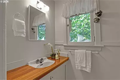 2160 SW Kings Ct, Portland, OR 97205 - Photo 12