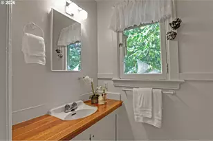 2160 SW Kings Ct, Portland, OR 97205 - Photo 12