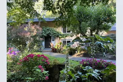 18978 Arrowwood Ave, Lake Oswego, OR 97035 - Photo 2