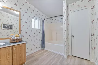3231 NE Holland Ct, Portland, OR 97211 - Photo 22