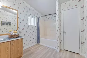 3231 NE Holland Ct, Portland, OR 97211 - Photo 22