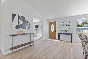 3231 NE Holland Ct, Portland, OR 97211 - Photo 2