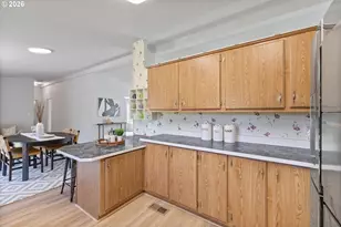 3231 NE Holland Ct, Portland, OR 97211 - Photo 12