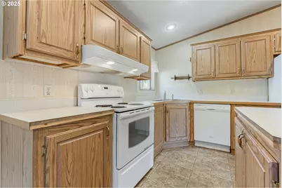 1770 Shorepines Dr, Coos Bay, OR 97420 - Photo 12