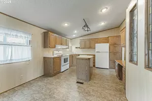 1770 Shorepines Dr, Coos Bay, OR 97420 - Photo 8