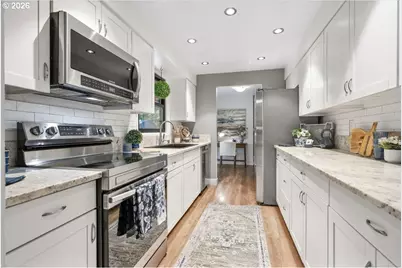 18914 Longfellow Ave, Lake Oswego, OR 97035 - Photo 10