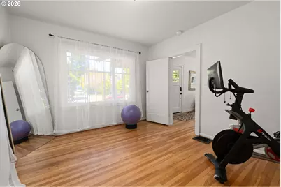 6362 N Commercial Ave, Portland, OR 97217 - Photo 24