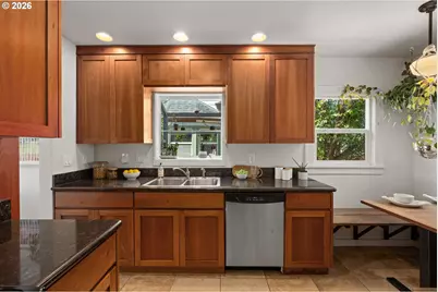 6362 N Commercial Ave, Portland, OR 97217 - Photo 12