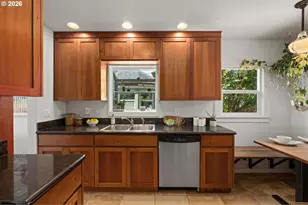 6362 N Commercial Ave, Portland, OR 97217 - Photo 12