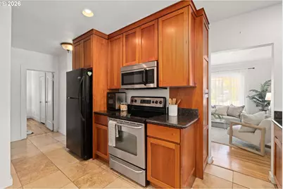 6362 N Commercial Ave, Portland, OR 97217 - Photo 14