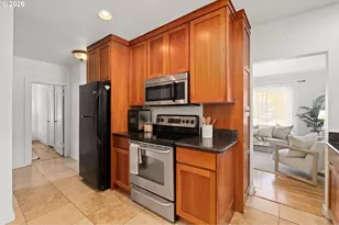 6362 N Commercial Ave, Portland, OR 97217 - Photo 14