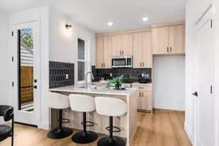 9288 N New York Ave, Portland, OR 97203 - Photo 4