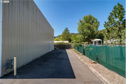 3782 Hooker Rd, Roseburg, OR 97470 - Photo 14