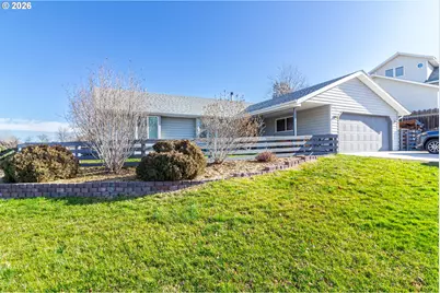 305 SE 9th Dr, Hermiston, OR 97838 - Photo 2