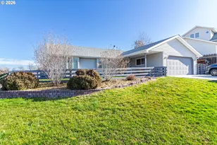 305 SE 9th Dr, Hermiston, OR 97838 - Photo 2