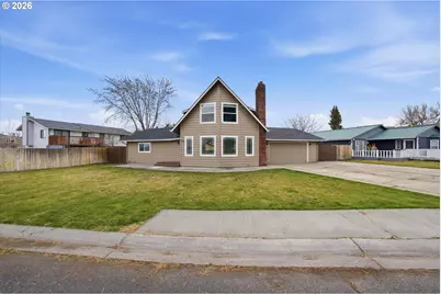 805 SW Mt Adams Ave, Boardman, OR 97818 - Photo 2