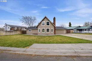 805 SW Mt Adams Ave, Boardman, OR 97818 - Photo 2