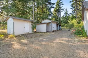 41715 Miles Ln, Lebanon, OR 97355 - Photo 14