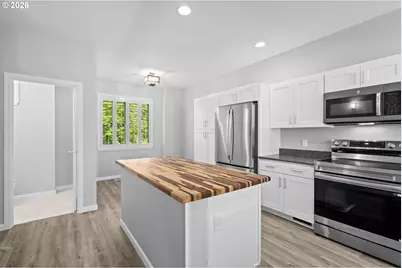 676 SW Dillan Dr, Beaverton, OR 97006 - Photo 8