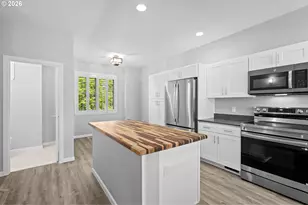 676 SW Dillan Dr, Beaverton, OR 97006 - Photo 8