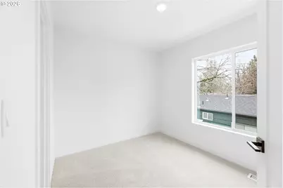 11719 SE Ash St, Portland, OR 97216 - Photo 34