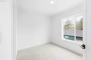 11719 SE Ash St, Portland, OR 97216 - Photo 34