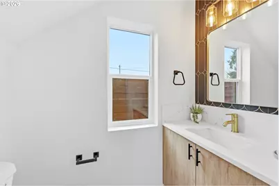 11719 SE Ash St, Portland, OR 97216 - Photo 16