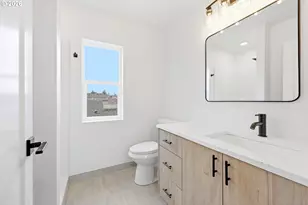 11719 SE Ash St, Portland, OR 97216 - Photo 38