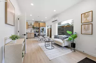 11719 SE Ash St, Portland, OR 97216 - Photo 10