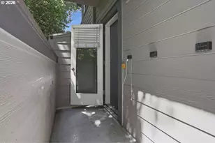 1166 NE 5th St, Gresham, OR 97030 - Photo 18
