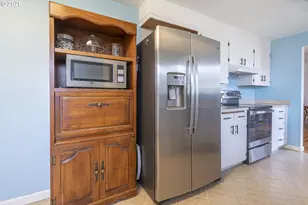 586 45th Pl NE, Salem, OR 97301 - Photo 16