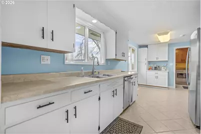 586 45th Pl NE, Salem, OR 97301 - Photo 12