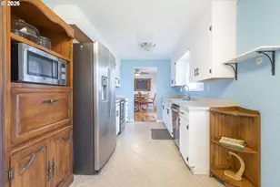 586 45th Pl NE, Salem, OR 97301 - Photo 14