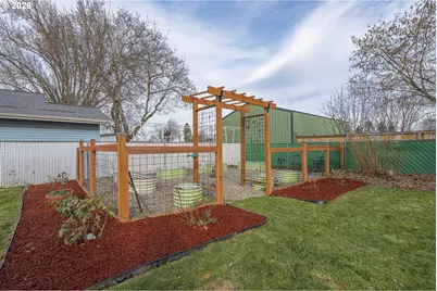 586 45th Pl NE, Salem, OR 97301 - Photo 34