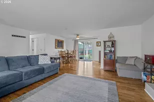 586 45th Pl NE, Salem, OR 97301 - Photo 8