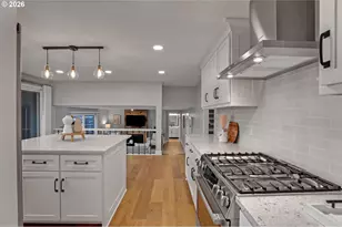 2925 SW Luradel Ln, Portland, OR 97219 - Photo 10