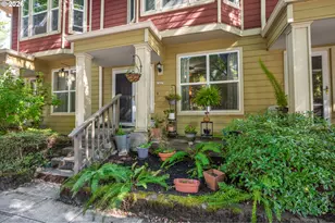 1027 NE Hancock St, Portland, OR 97212 - Photo 4