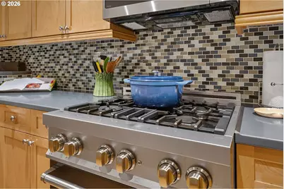 1027 NE Hancock St, Portland, OR 97212 - Photo 18