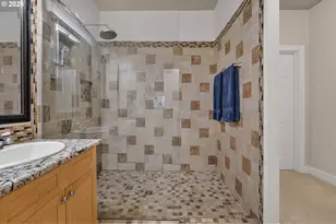1027 NE Hancock St, Portland, OR 97212 - Photo 30