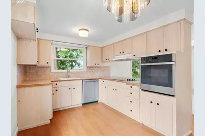 8331 SE Carnation St, Milwaukie, OR 97267 - Photo 22