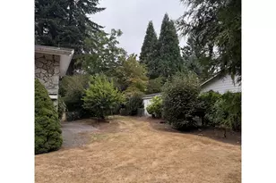 559 NE 167th Pl, Portland, OR 97230 - Photo 2