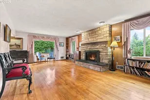 559 NE 167th Pl, Portland, OR 97230 - Photo 2