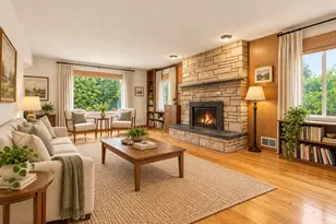 559 NE 167th Pl, Portland, OR 97230 - Photo 2
