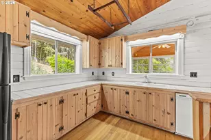 98629 Sitkum Ln, Myrtle Point, OR 97458 - Photo 16