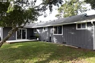 2040 20th St, Florence, OR 97439 - Photo 32