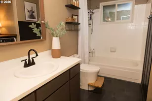 2040 20th St, Florence, OR 97439 - Photo 16